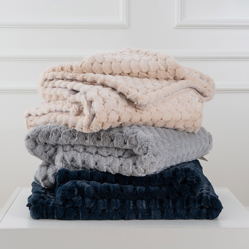 Jacquard faux fur blanket 1