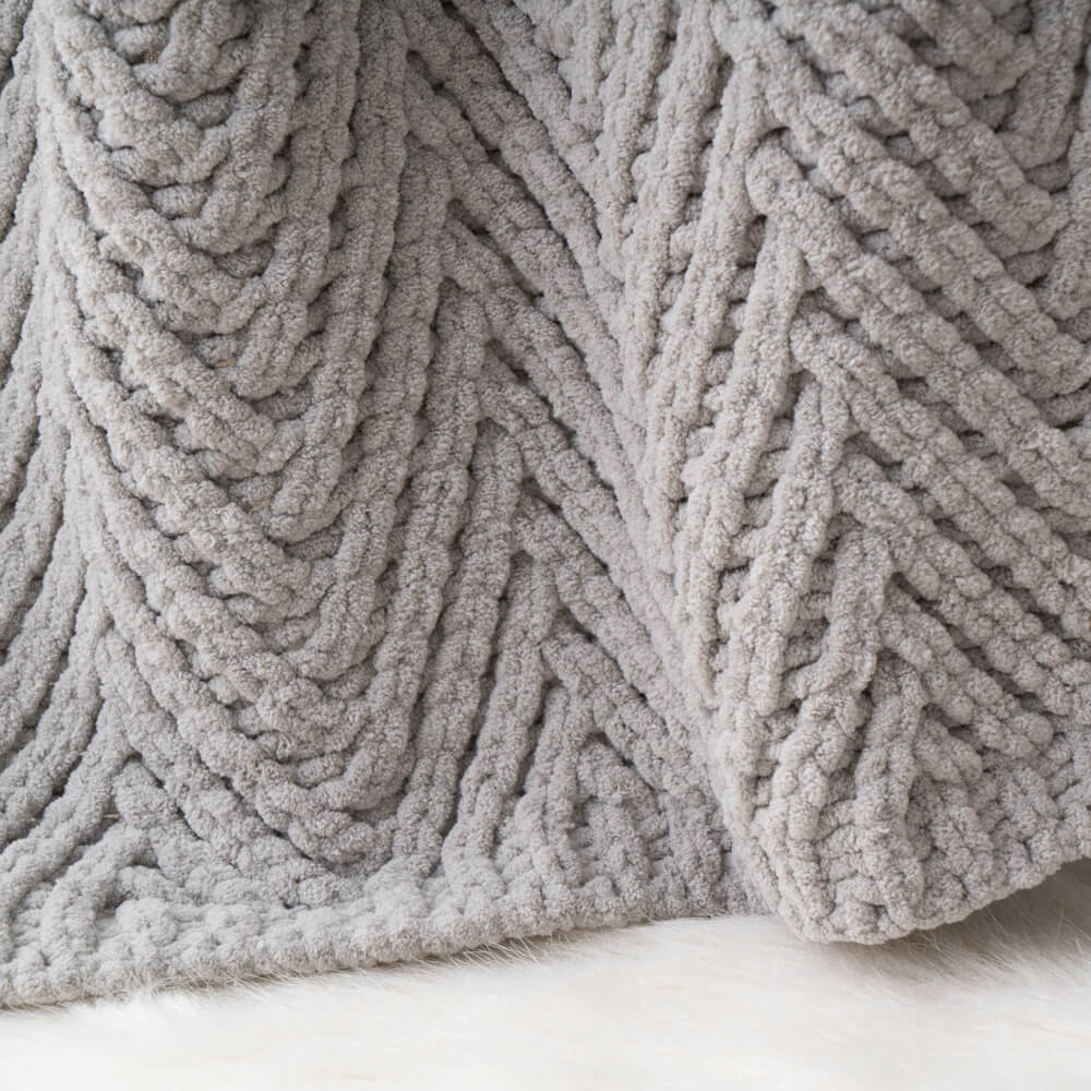 Zig zag Textured Chenille Knit Blanket 3