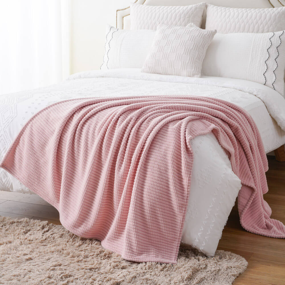 jacquard grid plush blanket 3