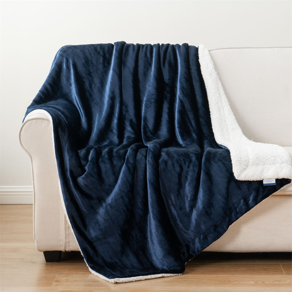 Flannel Sherpa Blanket with a zipper 3