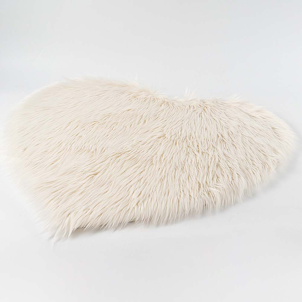 Heart Shaped Faux Fur RugSeat Cove