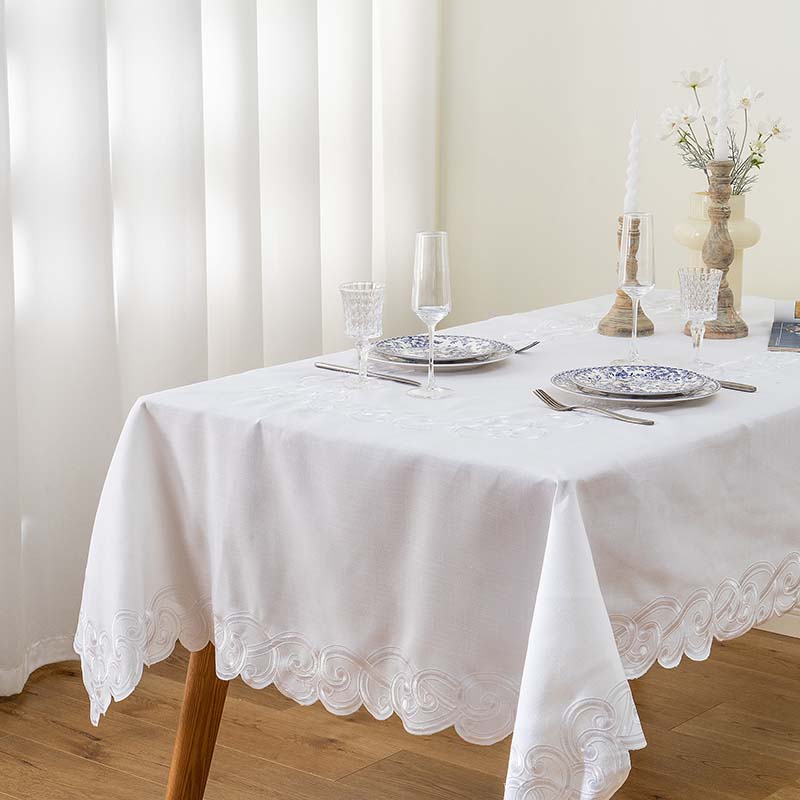 Wholesale rectangular white embroidery tablecloth styled for high-end banquets and wedding catering events