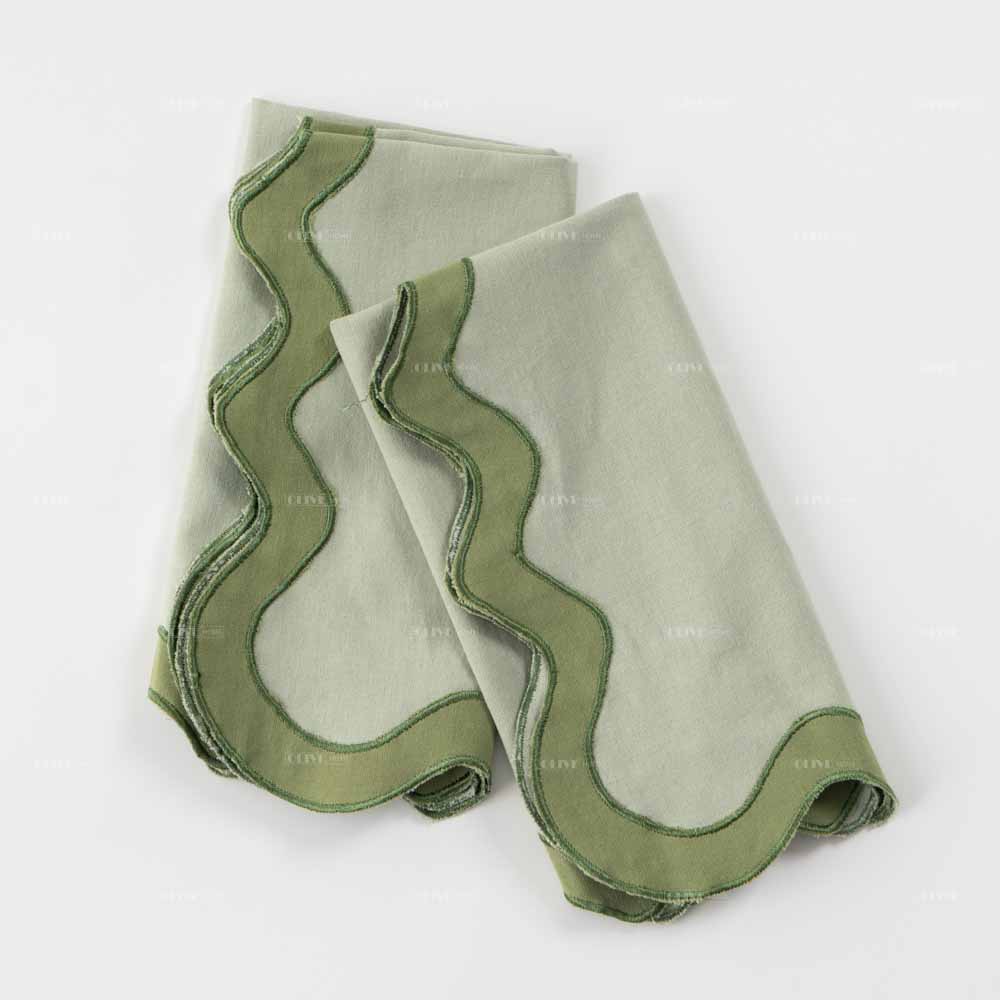 Double scalloped napkins