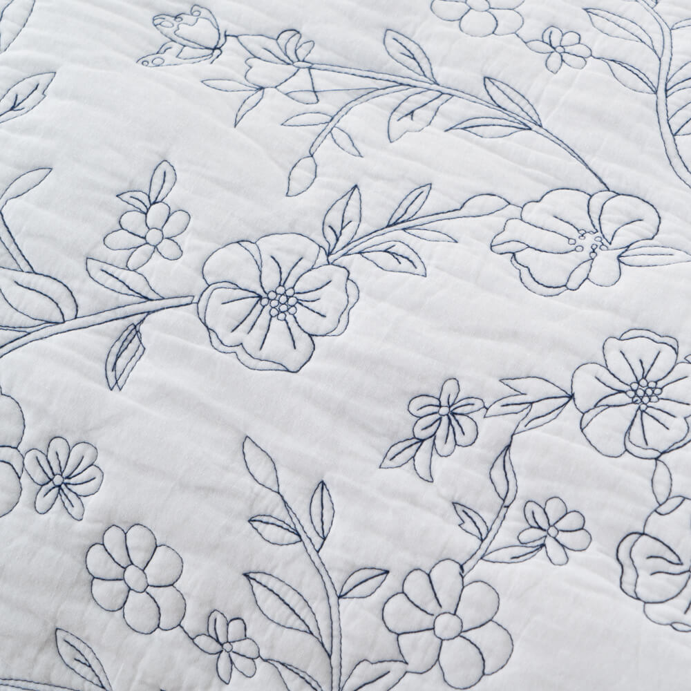 Customized 100 Cotton Flower Design Embroidered Bedspread Quilt Sets Reversible 3