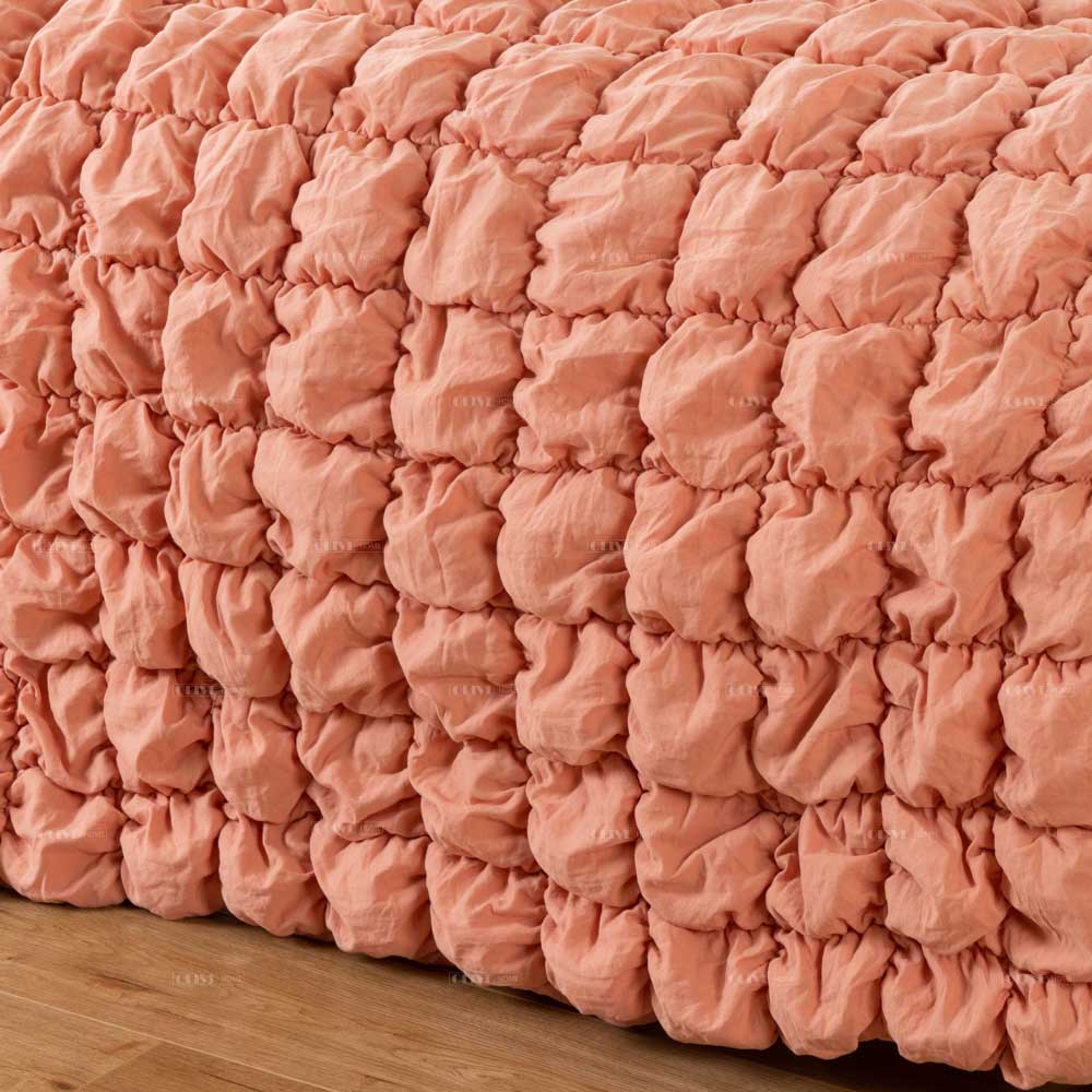 Ruched microfiber quilt 9