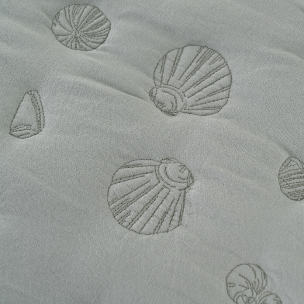 Soft Green Brushed Microfiber Bedspreads Bed Cover Quilt with Coverlets Sea Shell Pattern 2