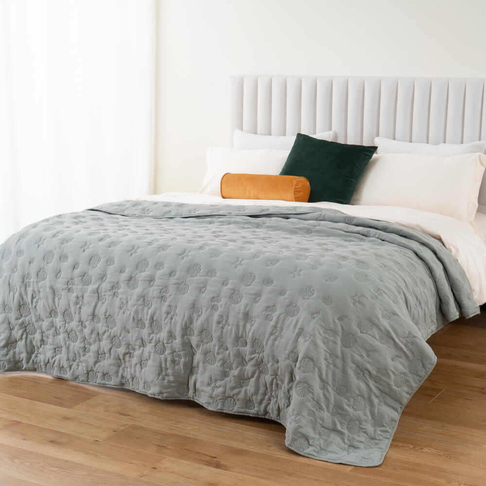 Soft Green Brushed Microfiber Bedspreads Bed Cover Quilt with Coverlets Sea Shell Pattern 4