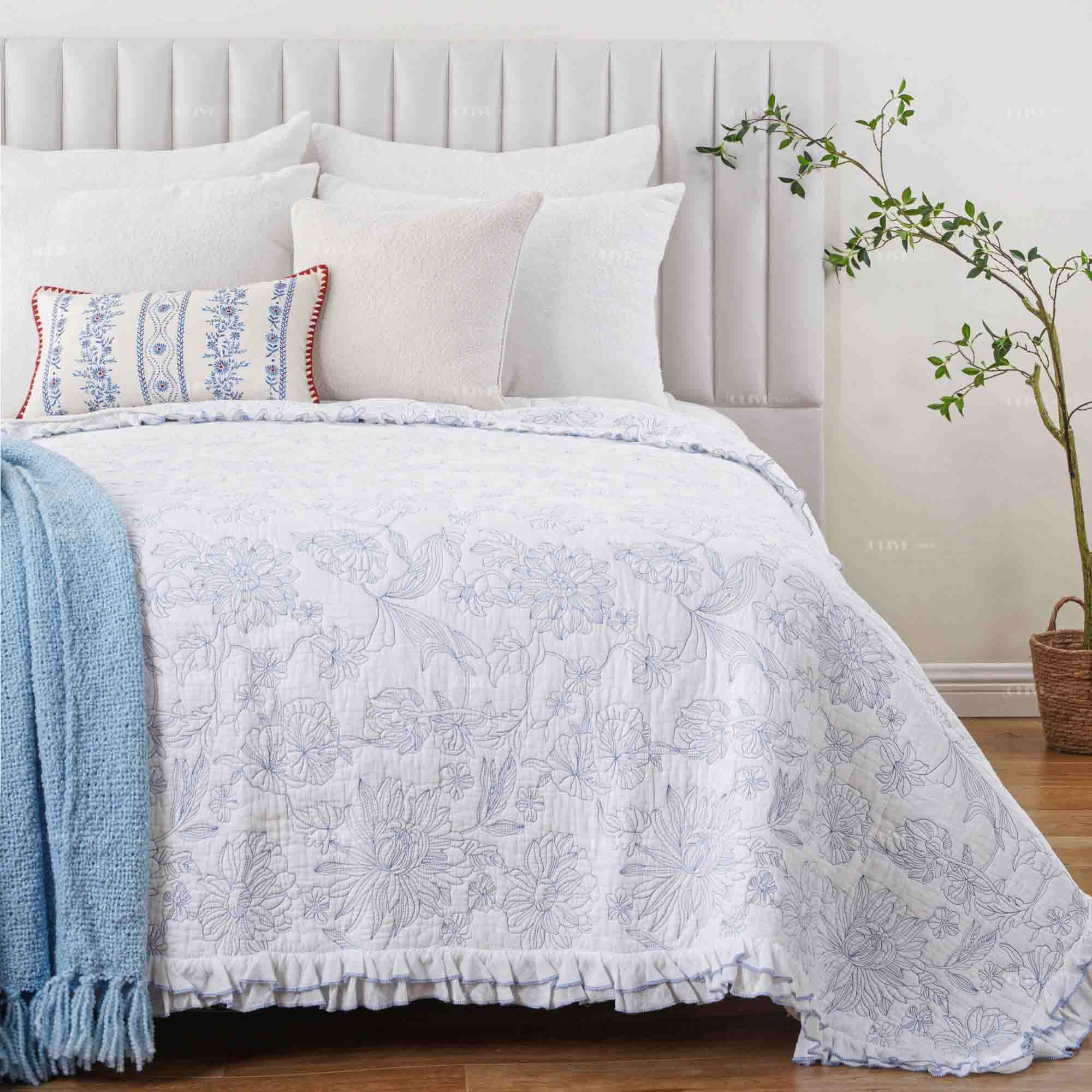 Ruffle Bedspread 3
