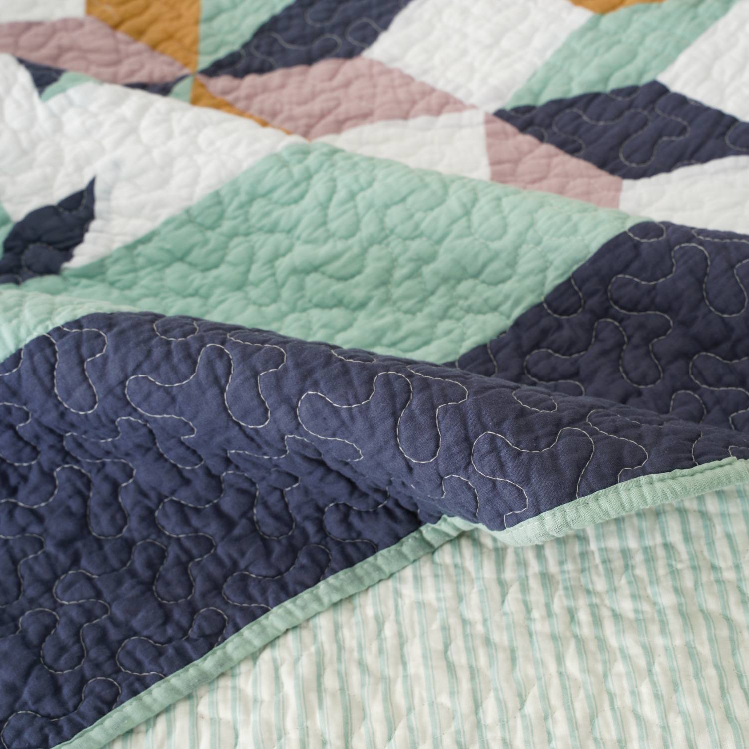 Patchwork Cotton Quilted Bedspread 6 Patchwork Cotton Quilted Bedspread 6