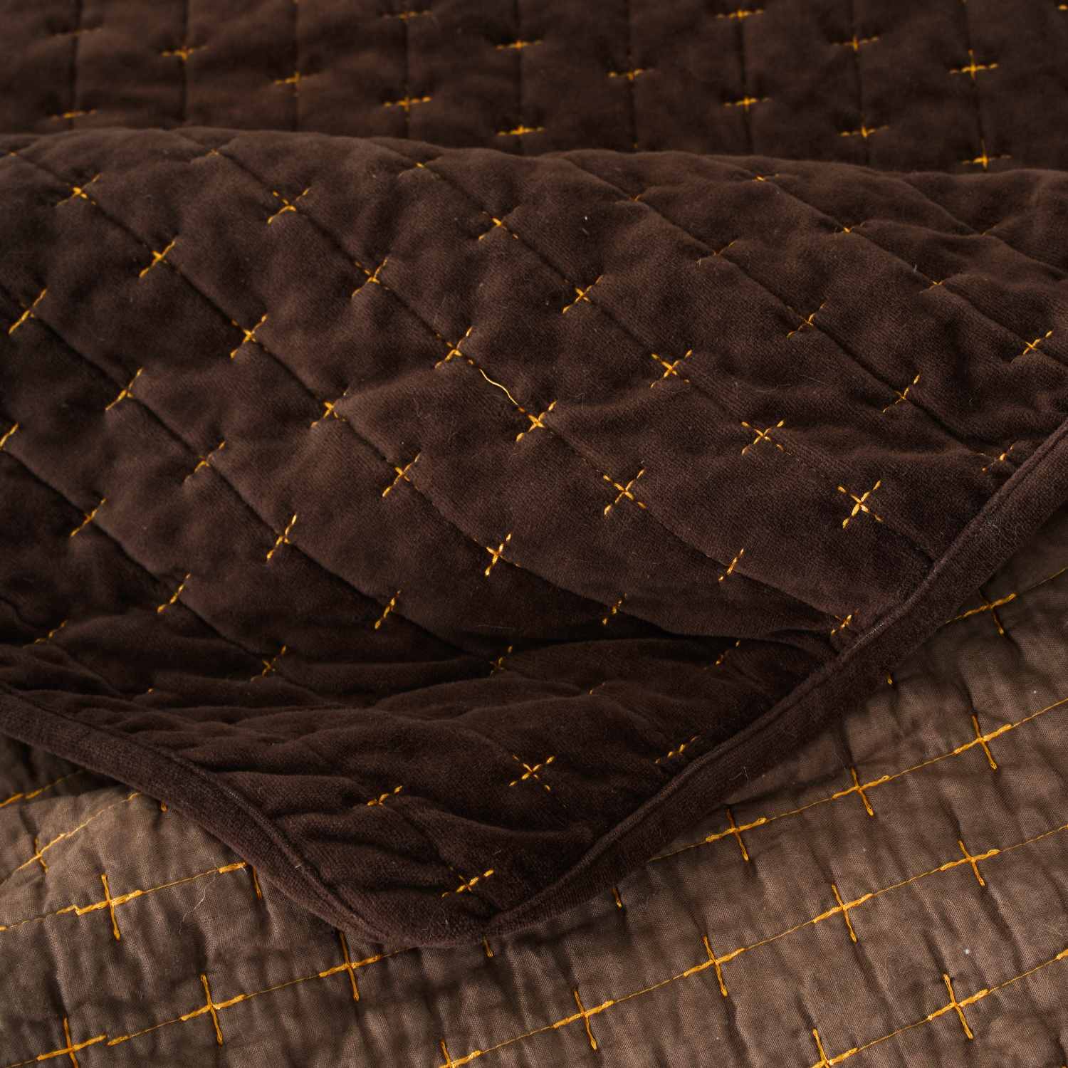 Velvet quilted throw 5