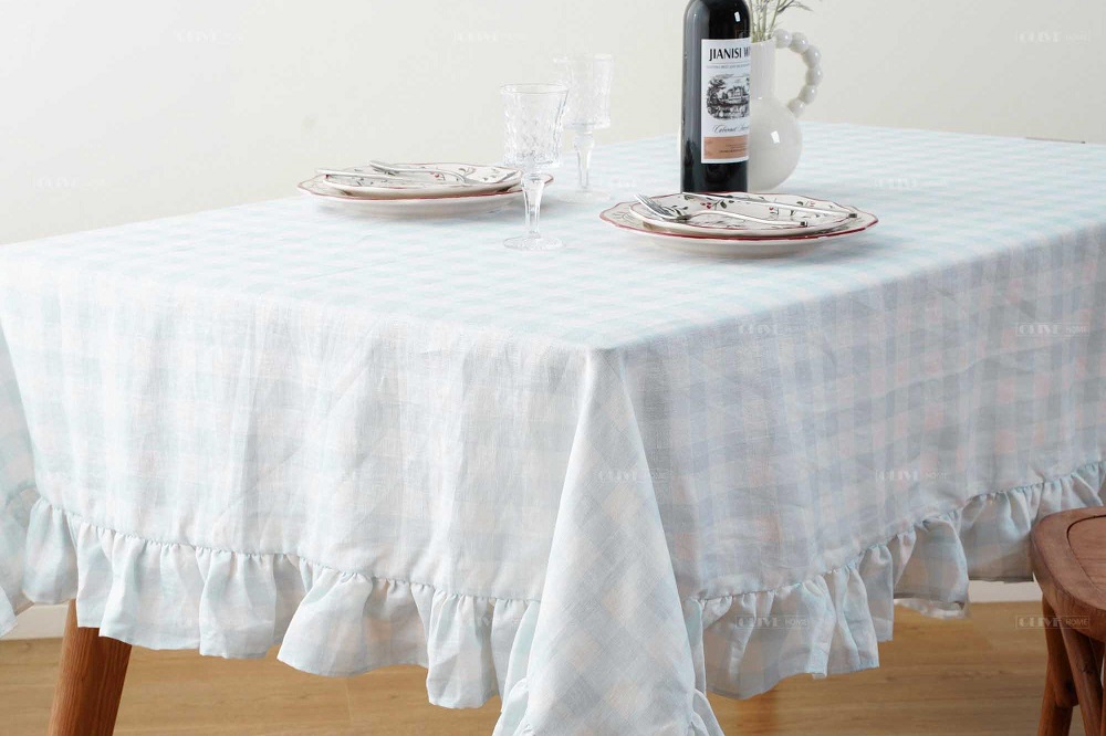 ruffled organic cotton tablecloth 1